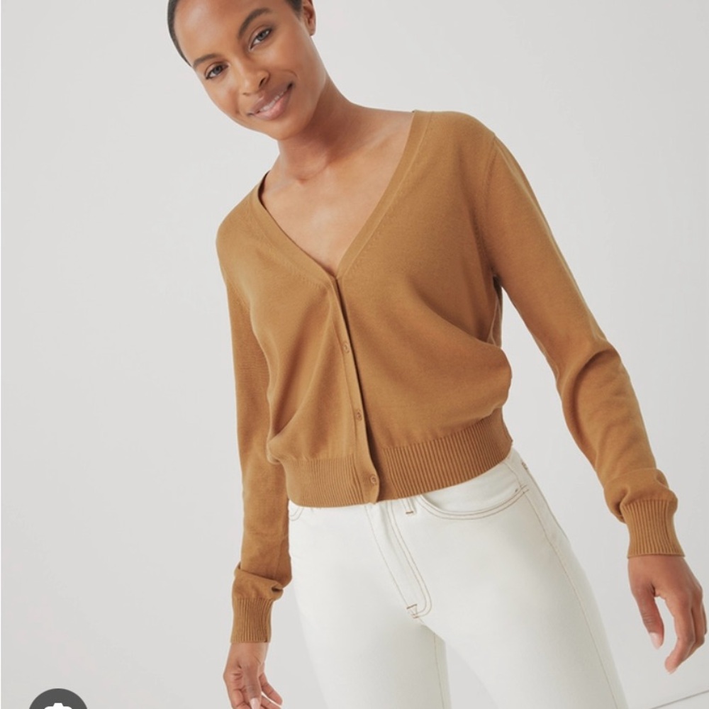Pact apparel women’s classic fine knit cardigan. Light brown. Size large.